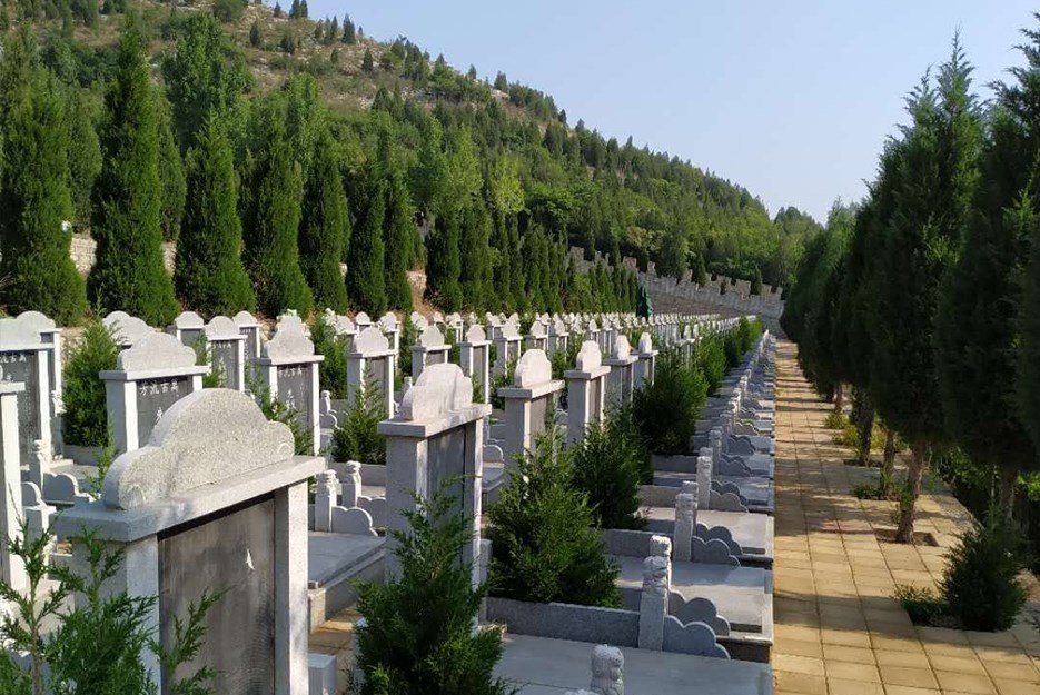 济南公墓.jpg 济南公墓.jpg