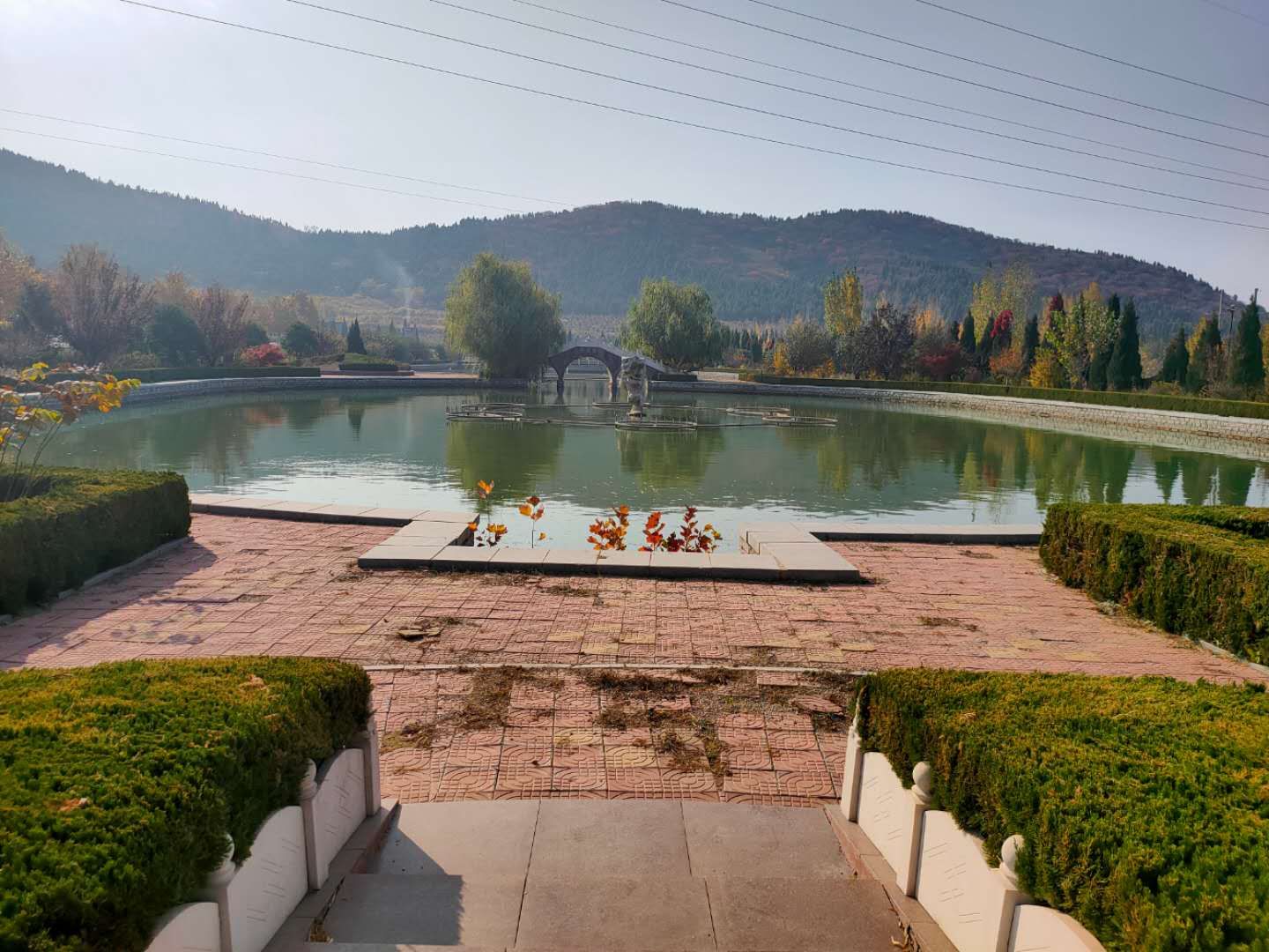 济南双峰山陵园环境