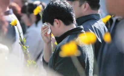 通知其他兄弟姐妹,以及家里的亲戚朋友 通知其他兄弟姐妹,以及家里的亲戚朋友