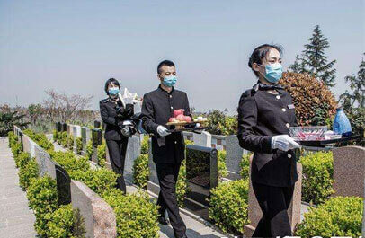 联系墓地,确定骨灰盒的位置 联系墓地,确定骨灰盒的位置