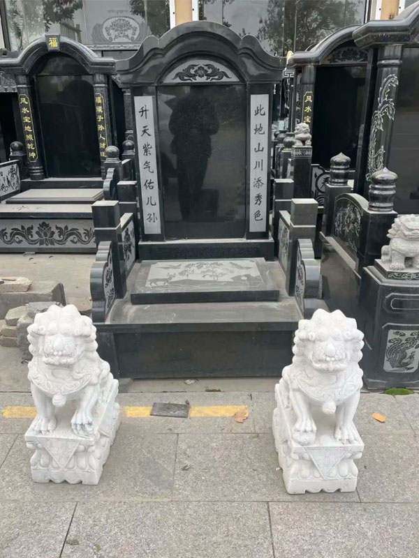 墓地中石狮子的摆放