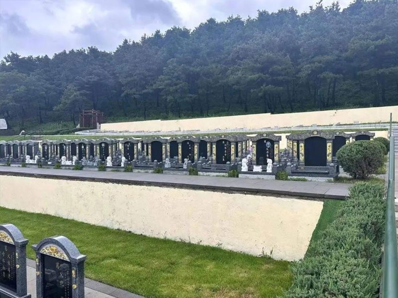 墓穴为单位收取管理费