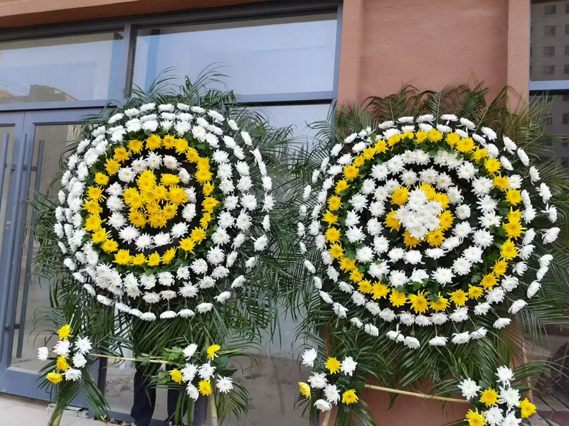 葬礼为什么要送花圈