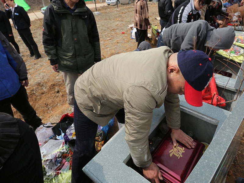 济南公墓下葬的流程