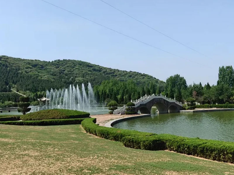 济南双峰山陵园环境