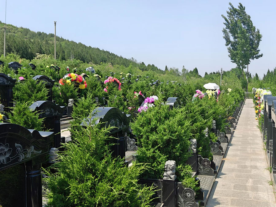 双峰山陵园地理位置与交通条件