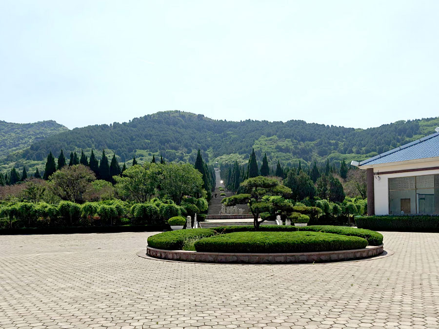 双峰山陵园自然环境与园区格局