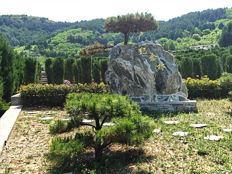 双峰山陵园绝佳的自然环境,山水环抱的世外桃源