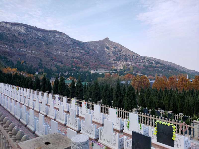 越来越多家庭选择九顶山陵园