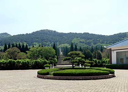 双峰山陵园:城市近郊的自然福地 双峰山陵园:城市近郊的自然福地