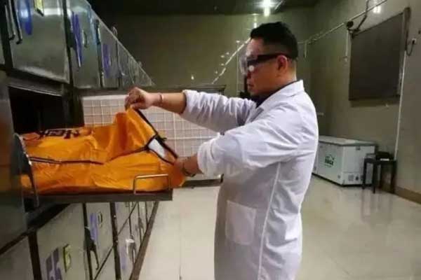 遗体火化