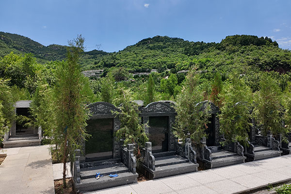 宝兴山陵园