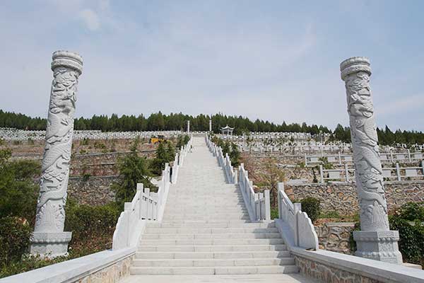 济南官山陵园环境